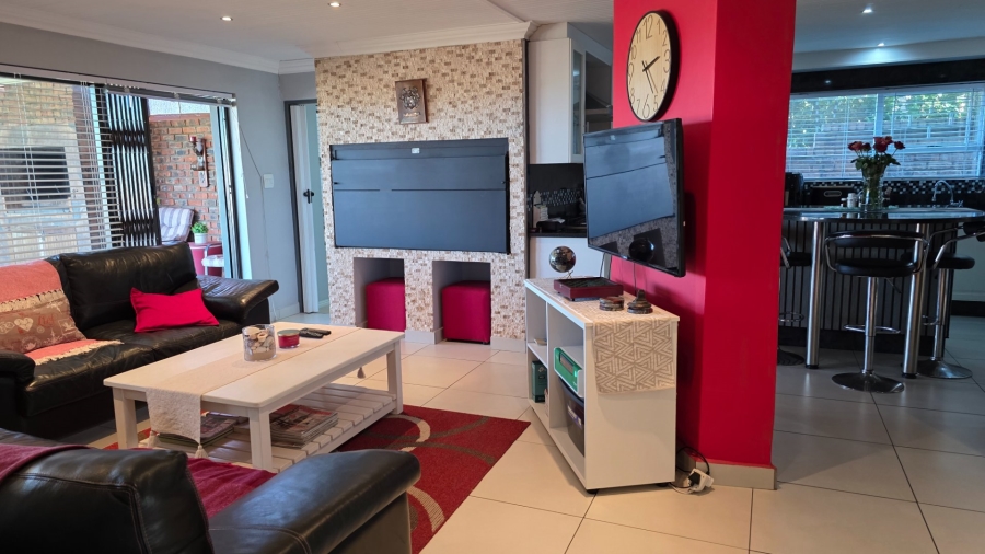 3 Bedroom Property for Sale in Hartenbos Central Western Cape